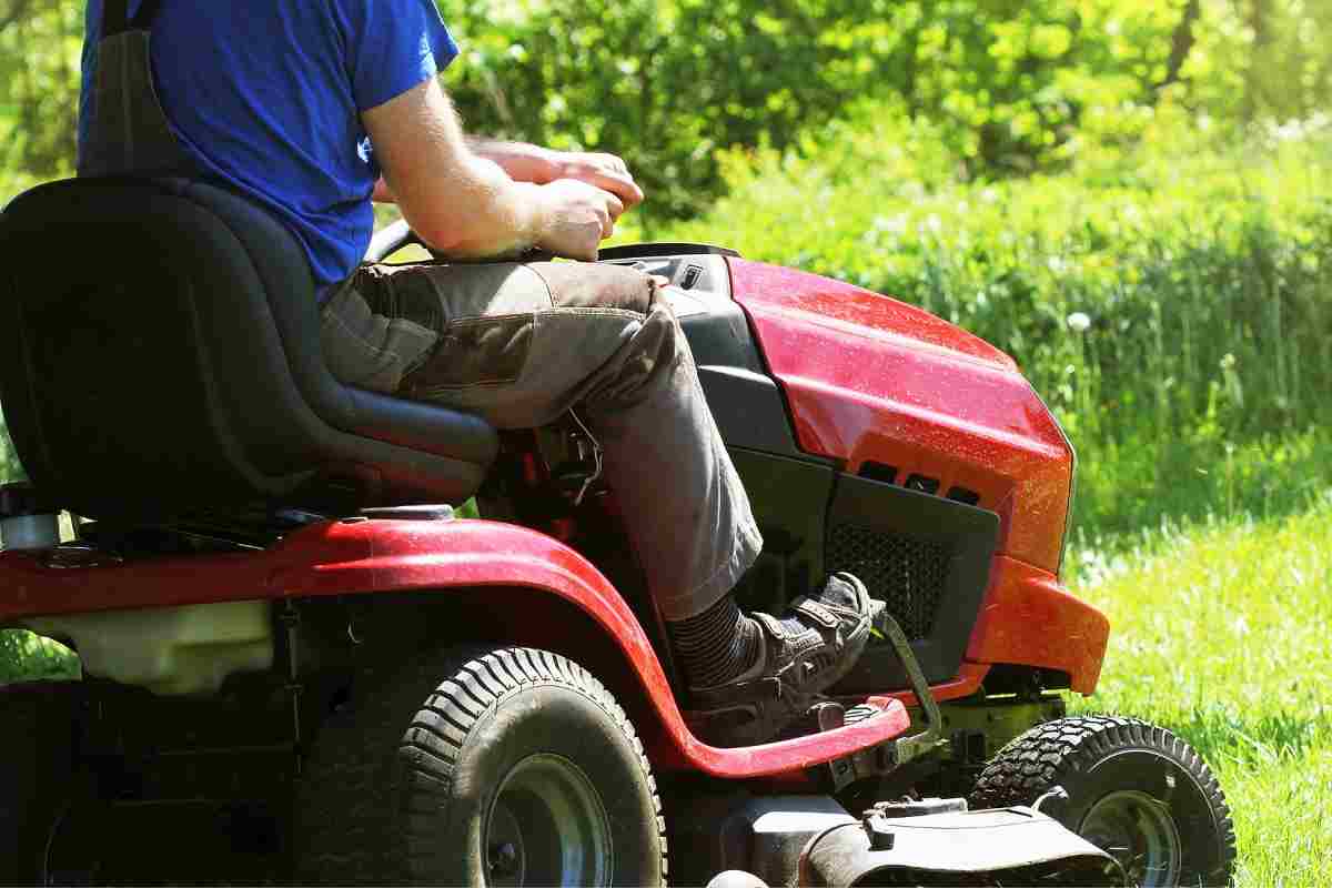 How to Start a Riding Lawn Mower