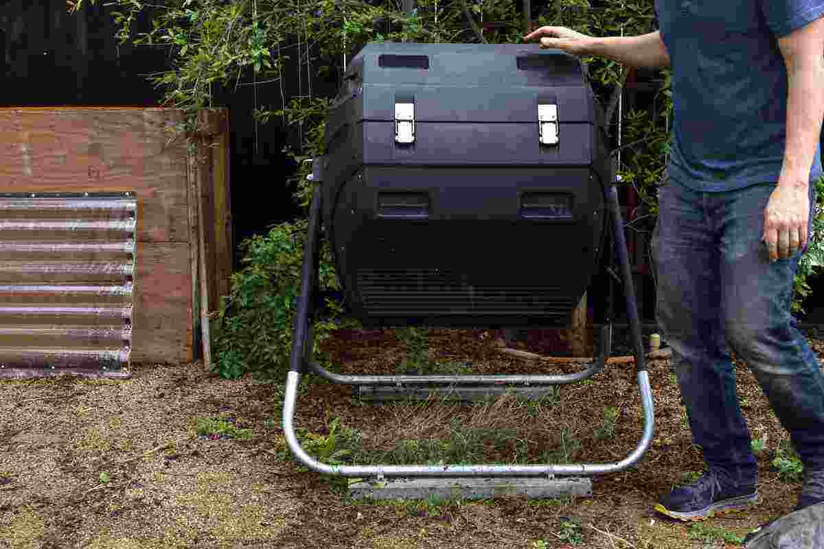 How To Use A Compost Tumbler